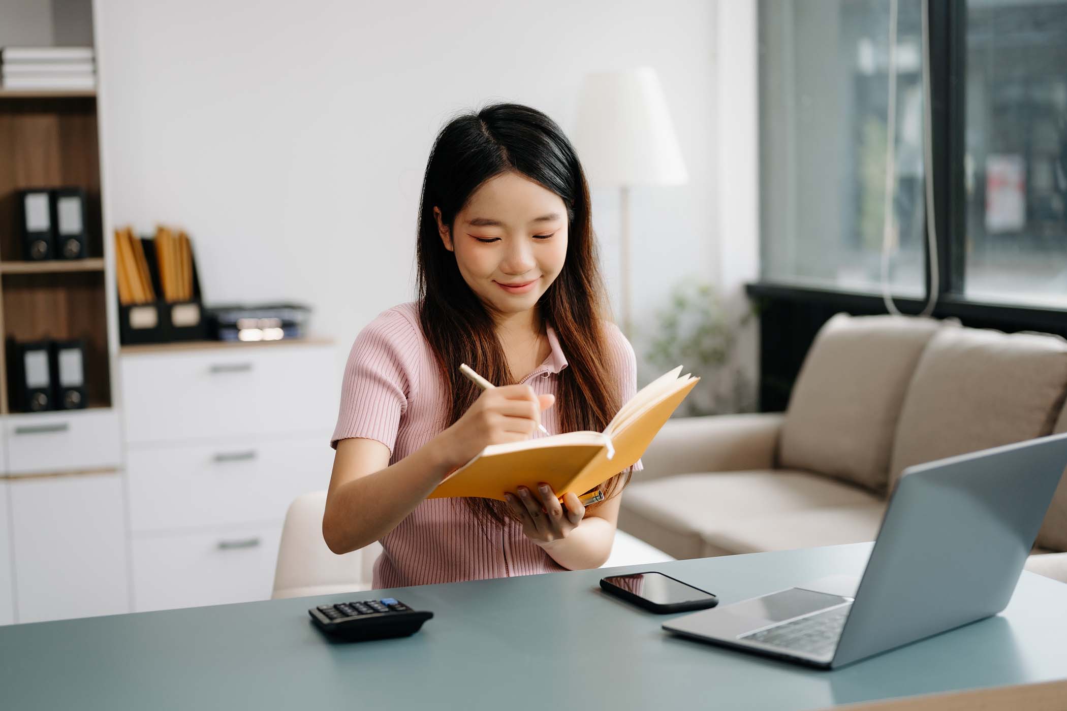 female-students-note-from-the-books-at-the-asian-g-RQRZFK4.jpg
